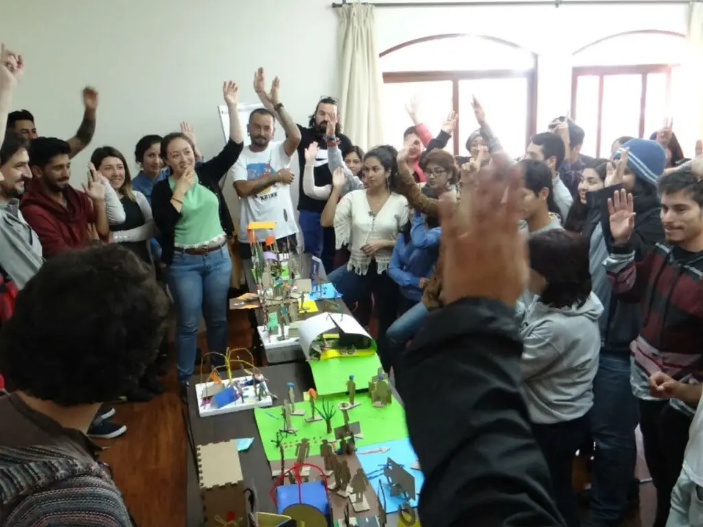 Jóvenes ya preparan sus proyectos sociales para probar con la comunidad