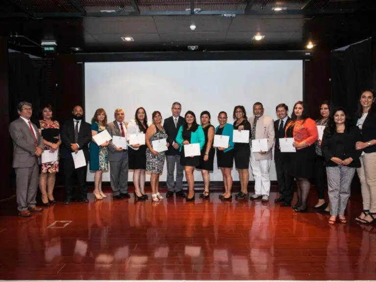 Directivos de Mejillones y San Pedro de Atacama culminan exitosamente diplomado sobre articulación entre niveles