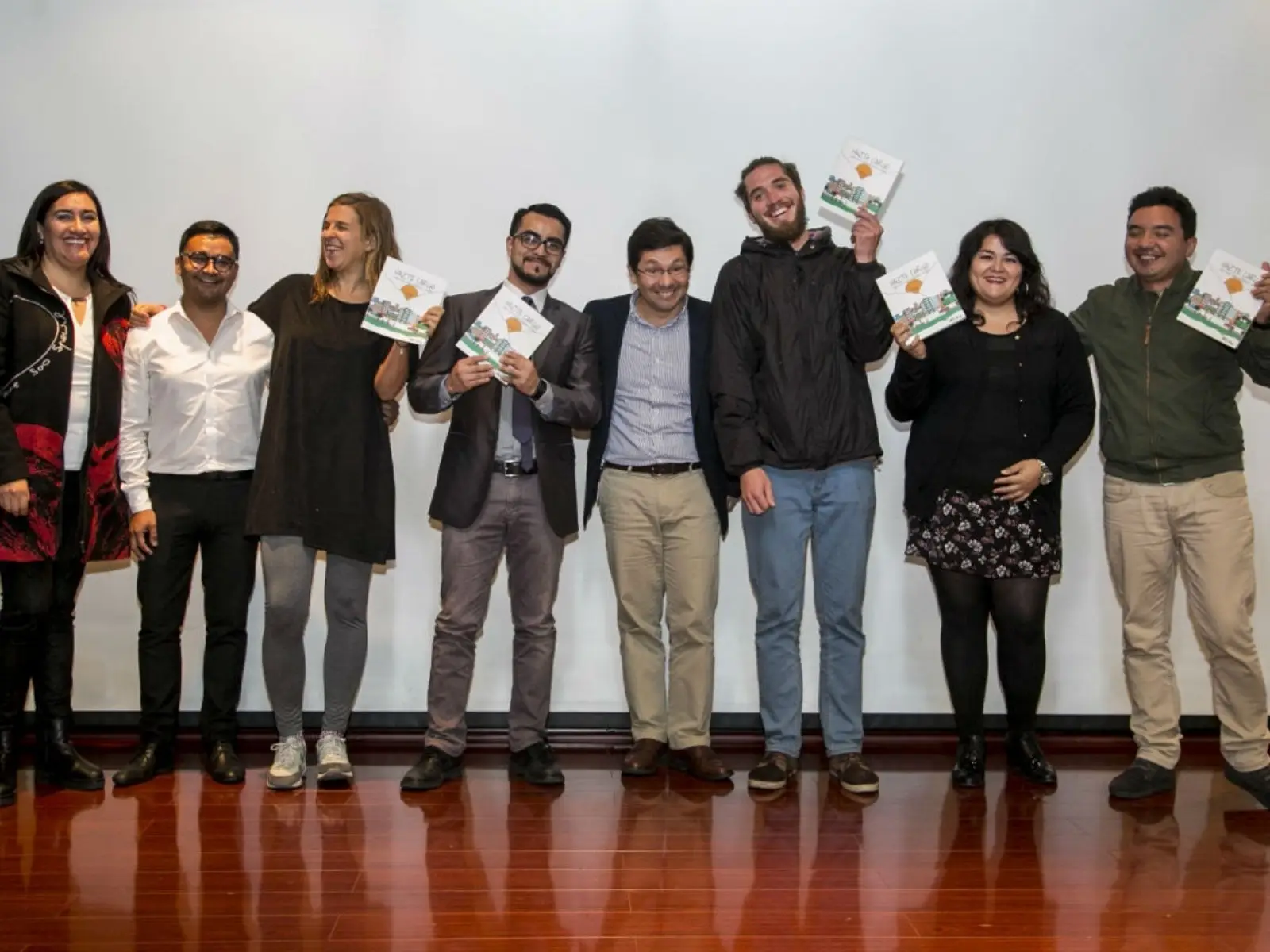 “Hazte Cargo” el nuevo libro de emprendimiento social que inspira a jóvenes antofagastinos