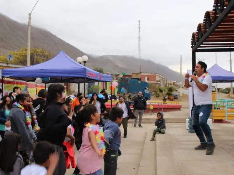 Jóvenes del Programa Somos trabajaron junto a la comunidad de Paposo