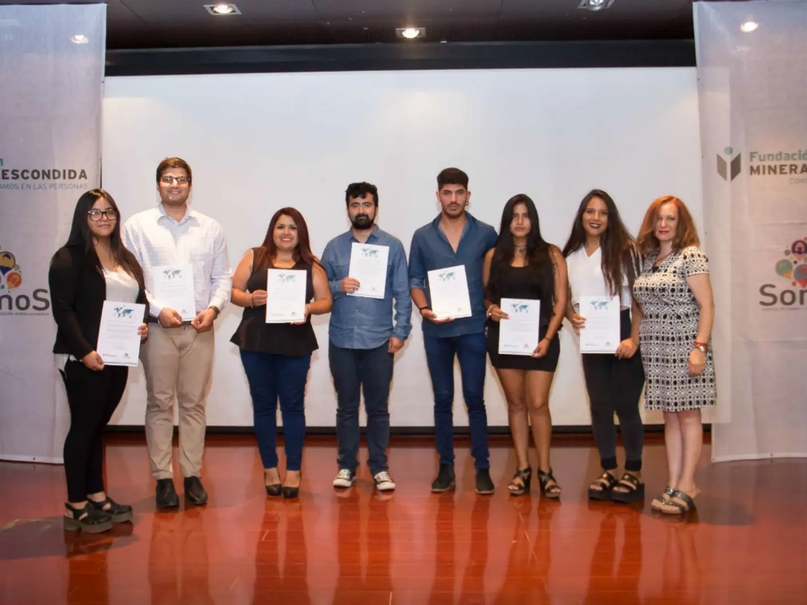 Jóvenes se comprometen para construir la región que sueñan