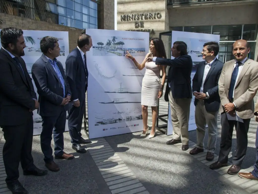 Gobierno consolida alianza público privada para construcción de nueva playa artificial y caleta de pescadores La Chimba