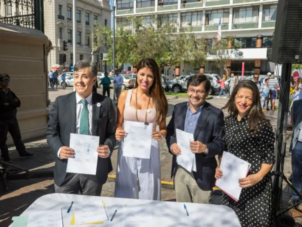 Más de 70 organizaciones firman pacto por Antofagasta