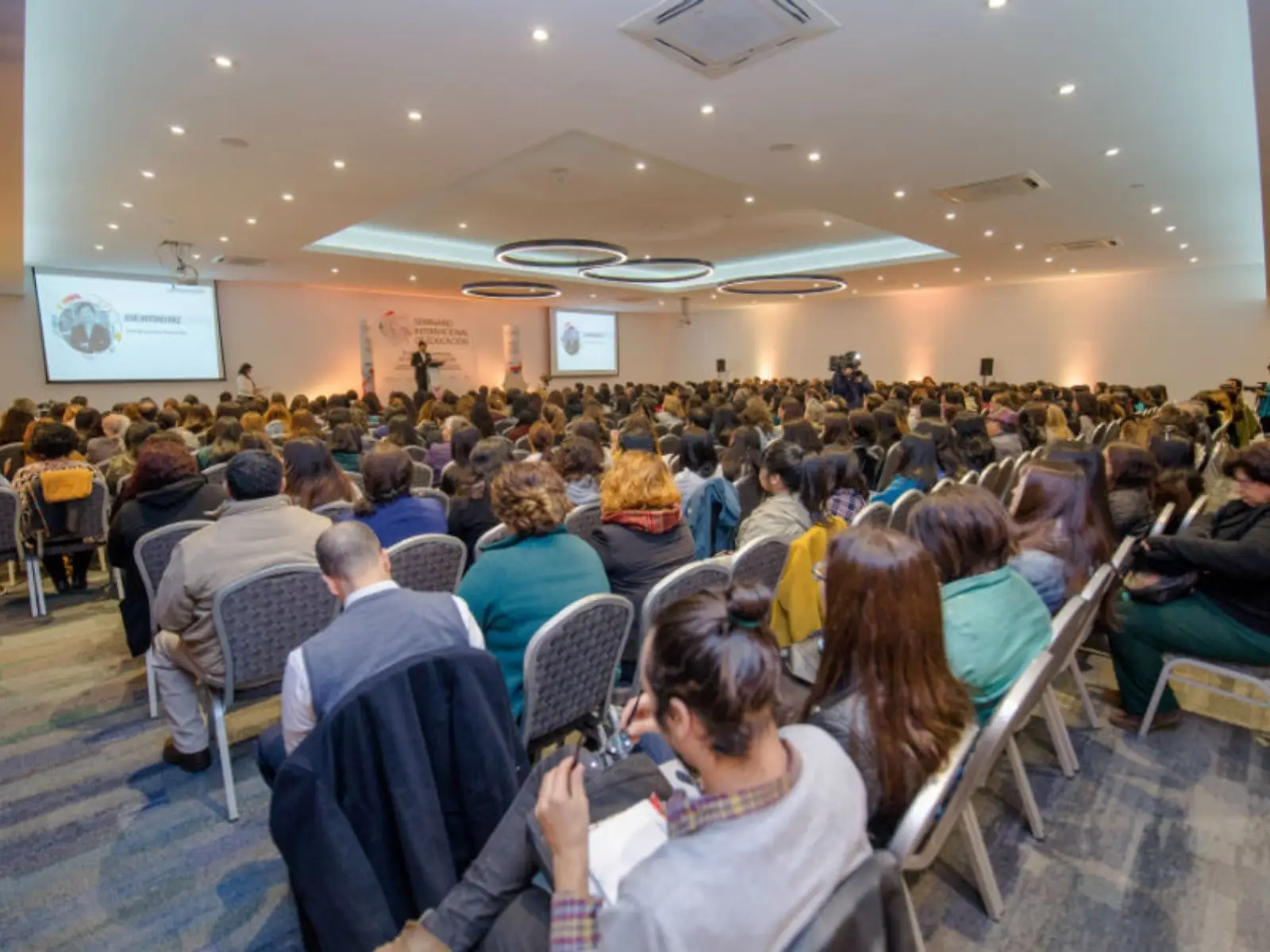 Destacado artífice de la creación de redes para la mejora educativa visita Antofagasta