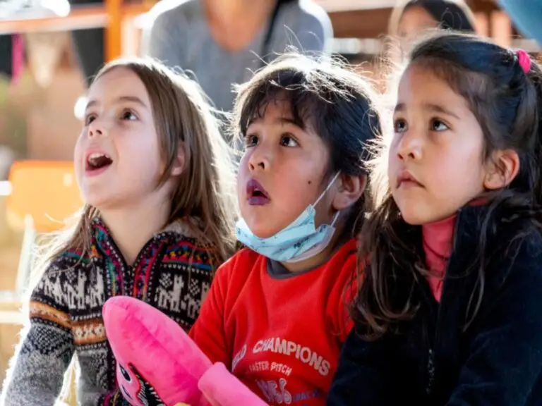 Con relatos sobre el origen del maíz y la quinoa niños y niñas conocieron más sobre su cultura atacameña