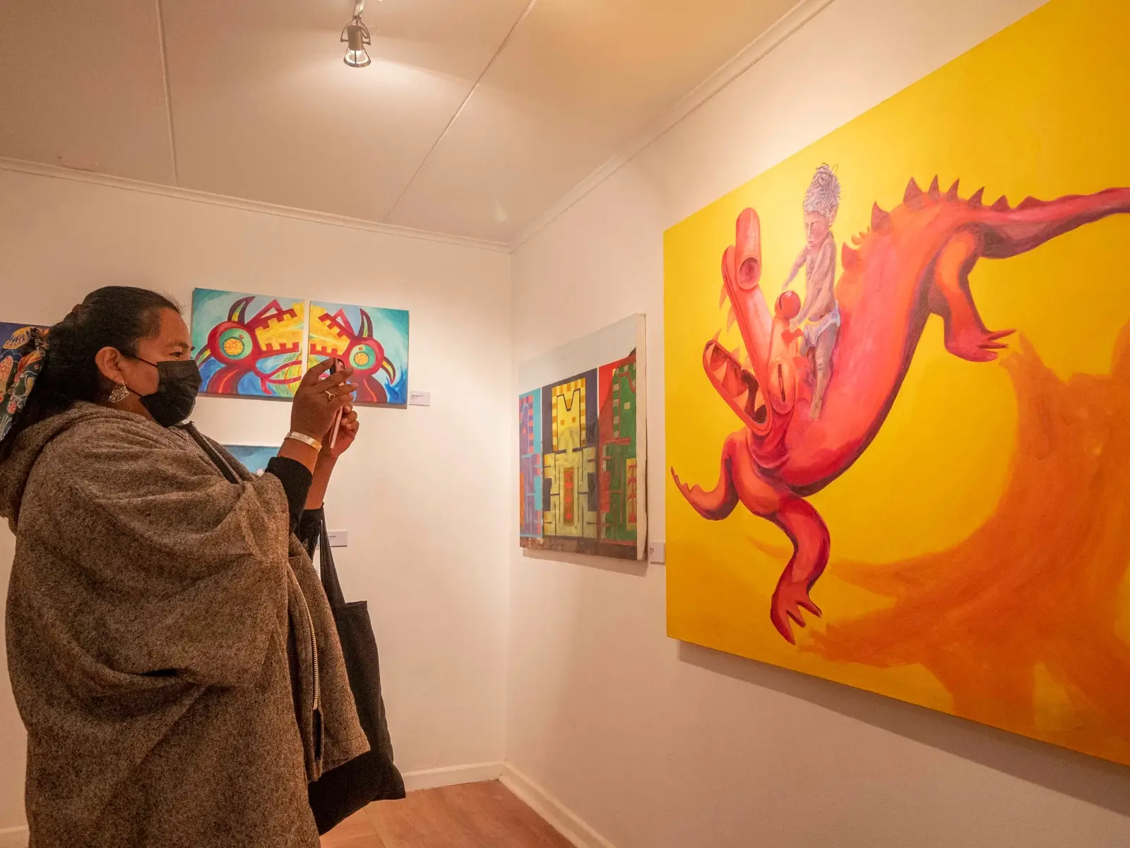 “Abya Yala”, la exposición pictórica que difunde las culturas lickanantay y latinoamericana