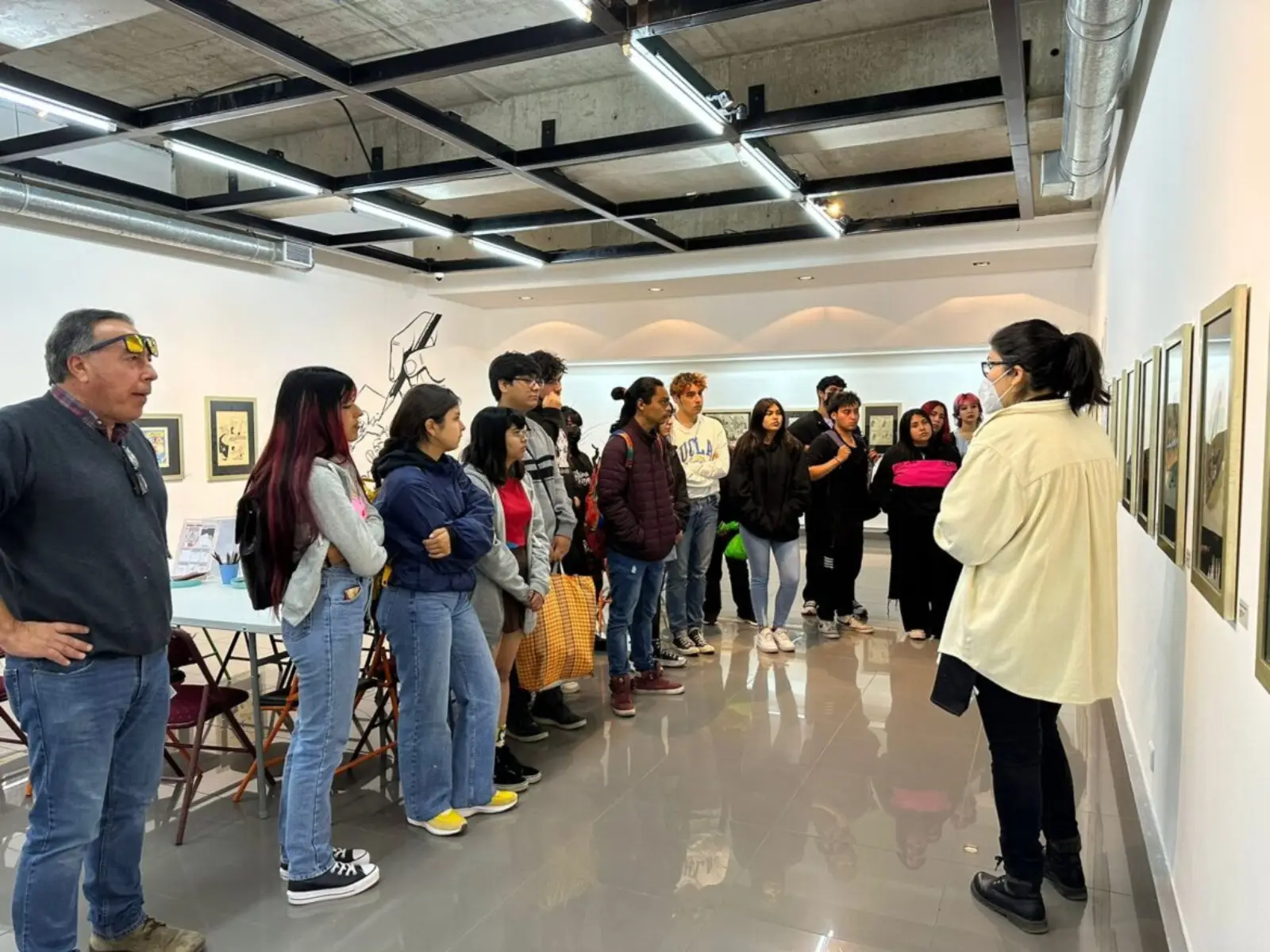 Artistas locales del collage inauguran exposición en Sala de Arte de Fundación Minera Escondida