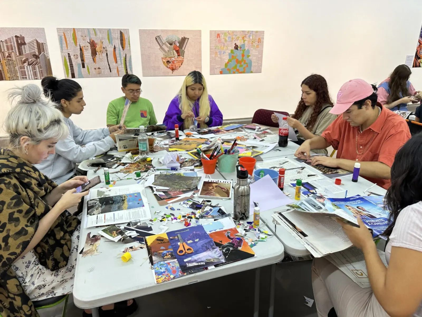 Amuleto: Taller de Collage Vivencial en la Sala de Arte de Fundación Minera Escondida