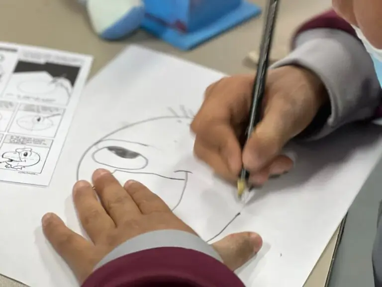 Talleres sobre el creador de Condorito llegan a Sala de Arte de Fundación Minera Escondida en San Pedro de Atacama