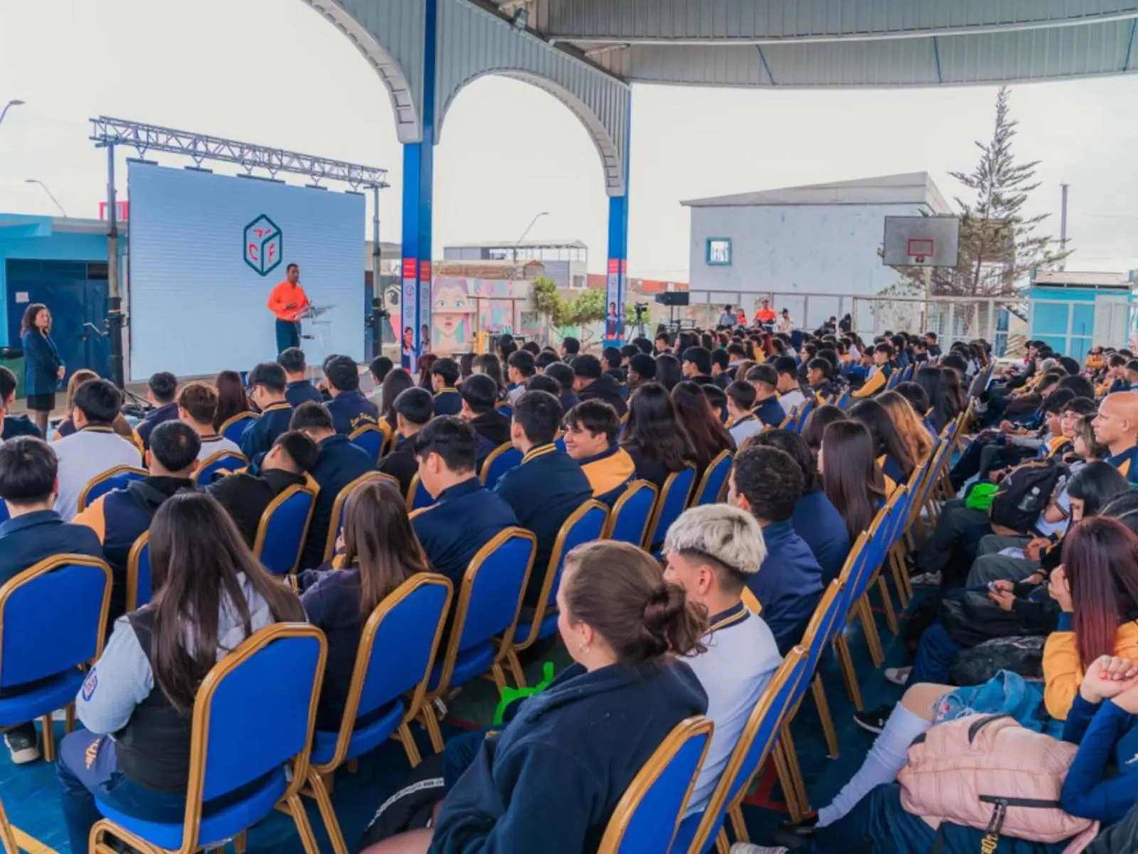 Más de dos mil estudiantes de Antofagasta participaron en charlas sobre programación y minería autónoma