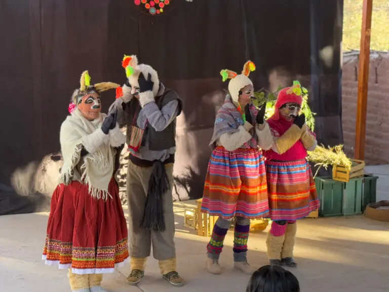 dia-pueblos-originarios-san-pedro-de-atacama-teatro-infantil3