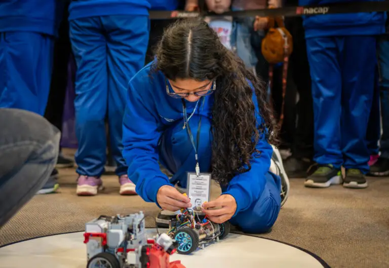 estudiantes-ganadores-torneo-robotica-antofagasta (1)