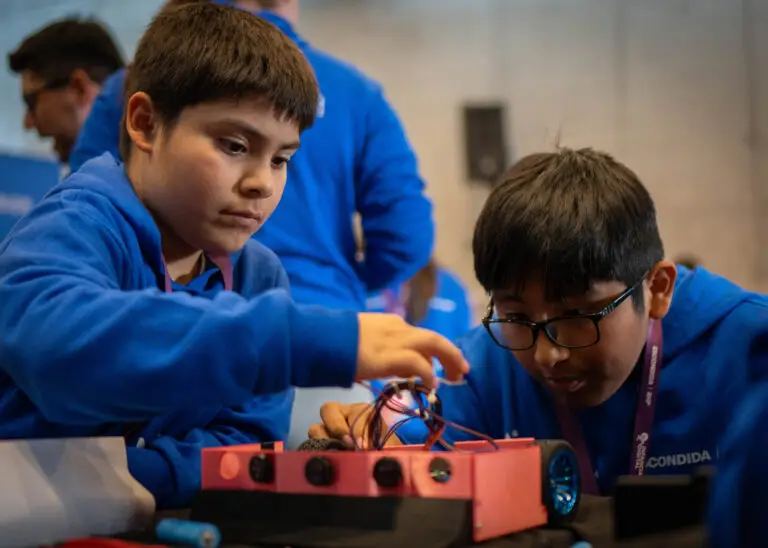 estudiantes-ganadores-torneo-robotica-antofagasta (2)