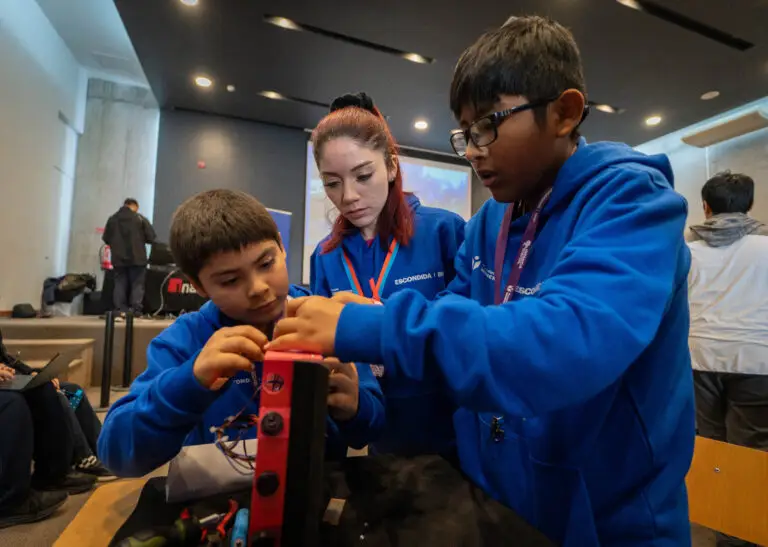 estudiantes-ganadores-torneo-robotica-antofagasta (3)