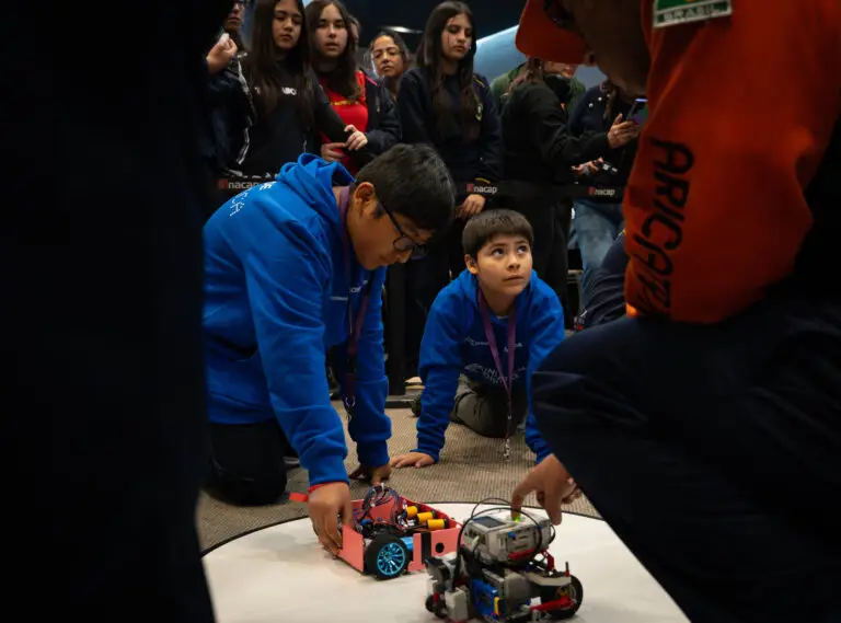 estudiantes-ganadores-torneo-robotica-antofagasta (4)