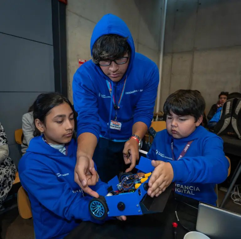 estudiantes-ganadores-torneo-robotica-antofagasta (8)